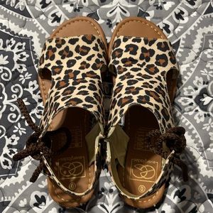 Leopard print cut out sandals